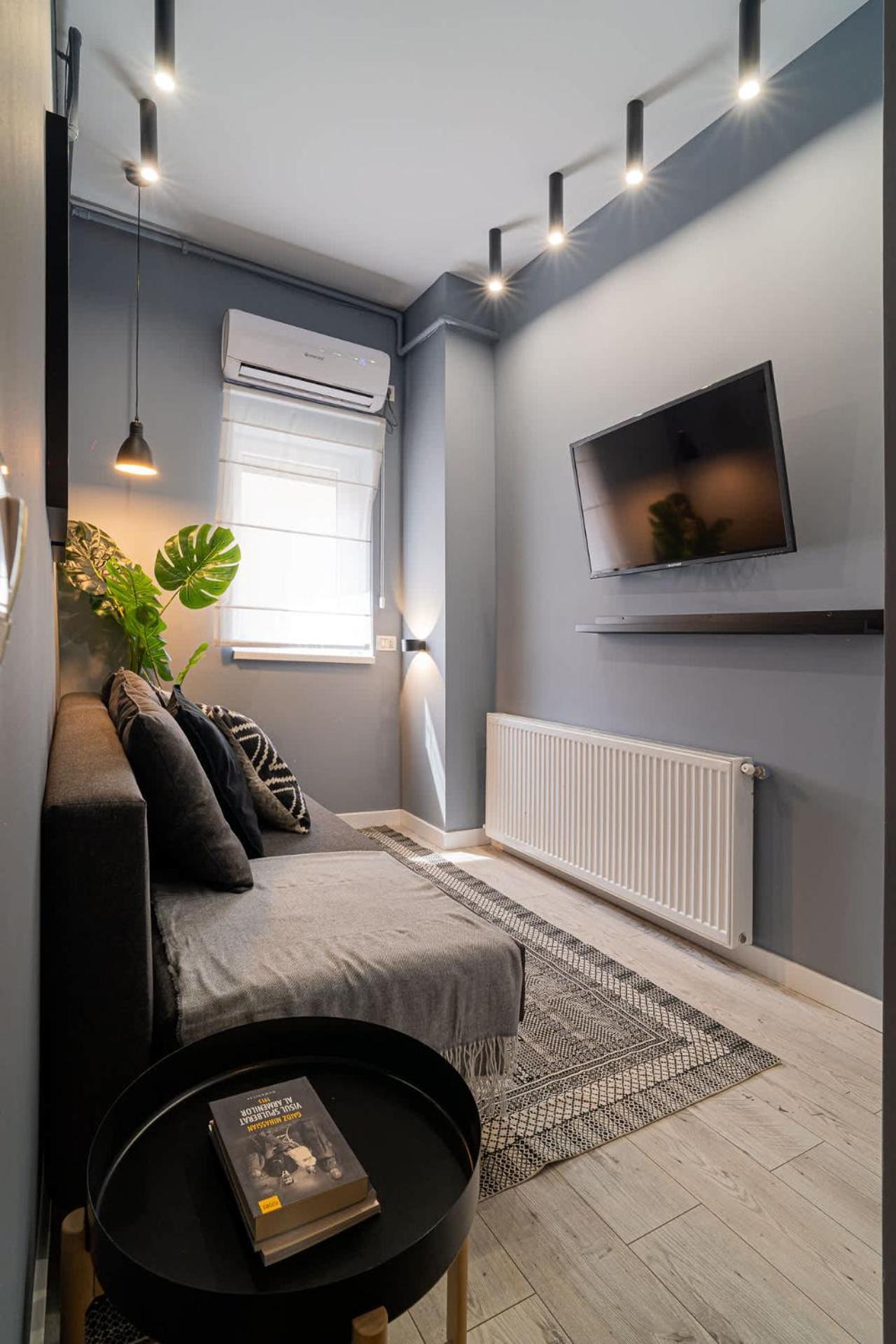 Chic Black & White 2Br Retreat On Dambovitei Bucarest Exterior foto