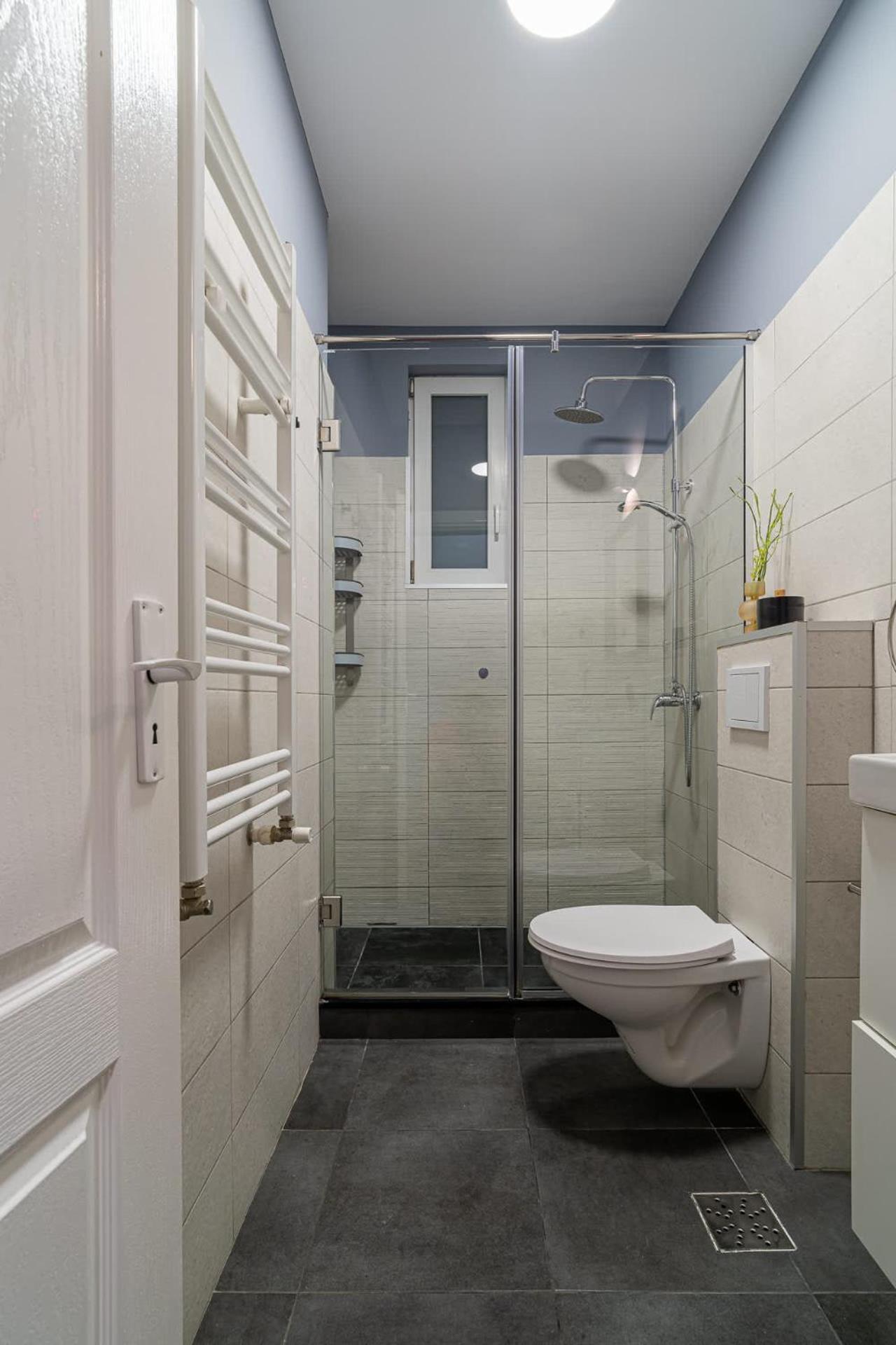 Chic Black & White 2Br Retreat On Dambovitei Bucarest Exterior foto