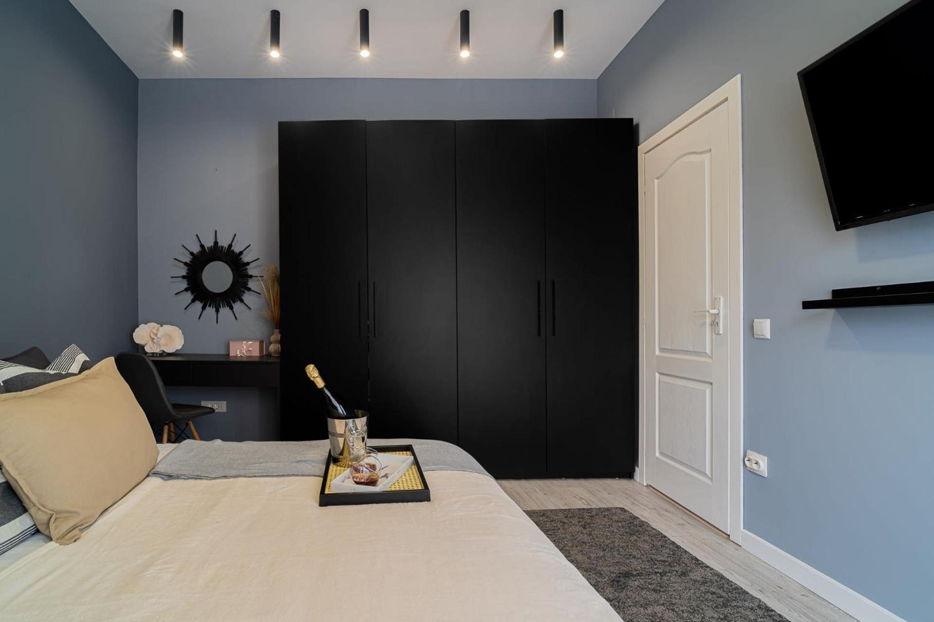 Chic Black & White 2Br Retreat On Dambovitei Bucarest Exterior foto