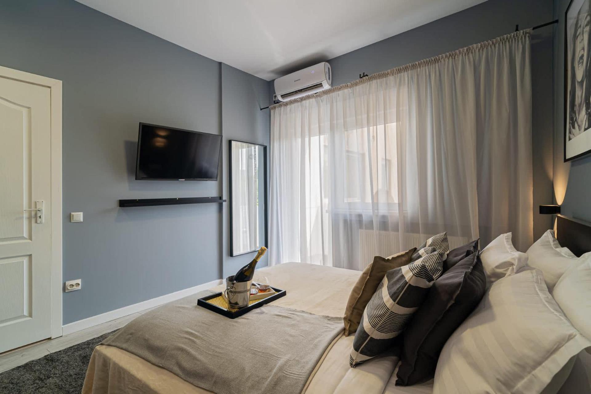 Chic Black & White 2Br Retreat On Dambovitei Bucarest Exterior foto