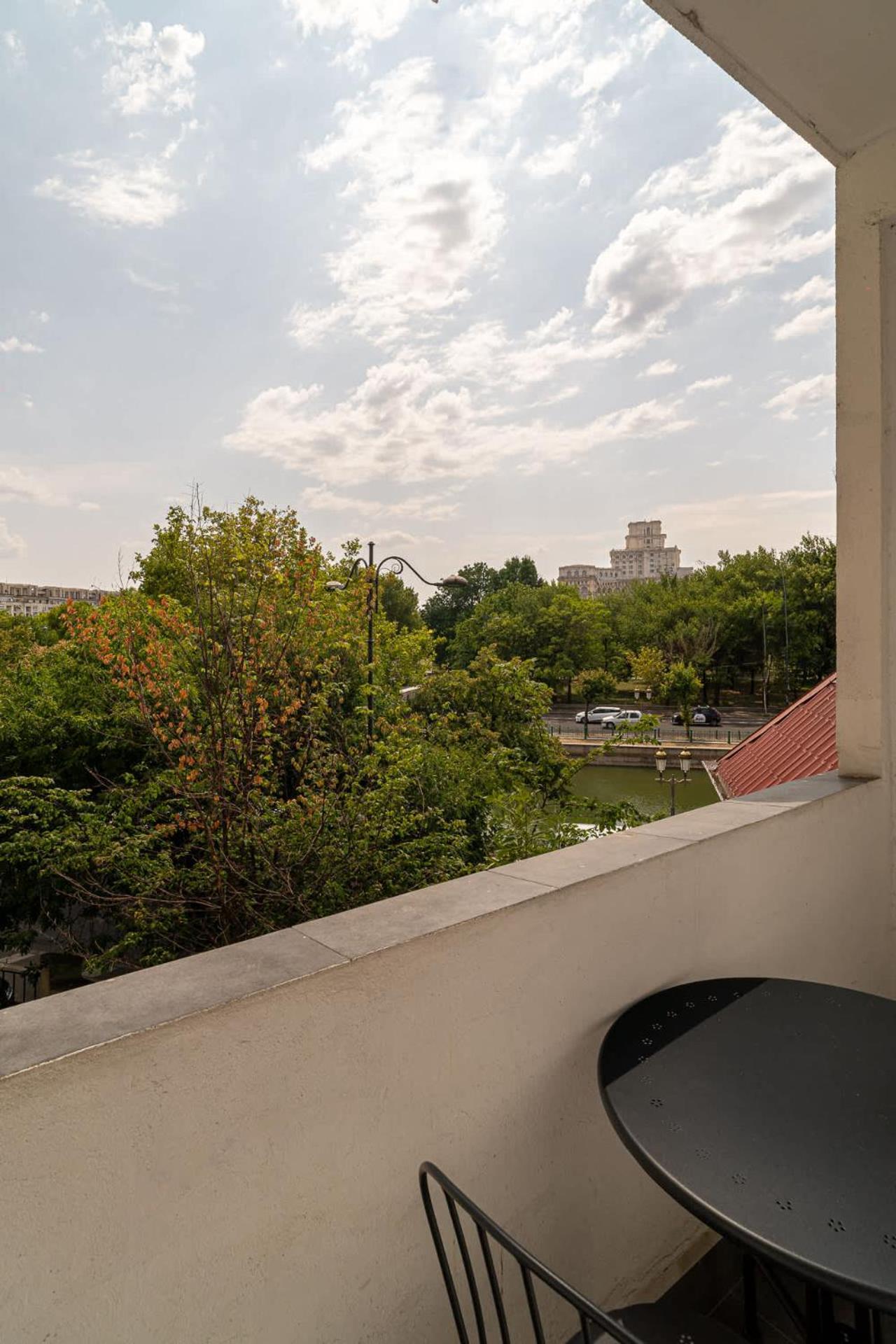 Chic Black & White 2Br Retreat On Dambovitei Bucarest Exterior foto